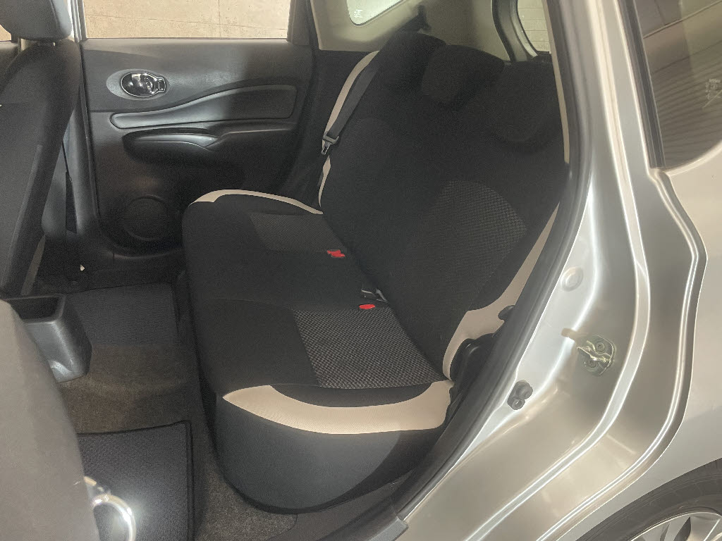 ニッサン ノート6枚目