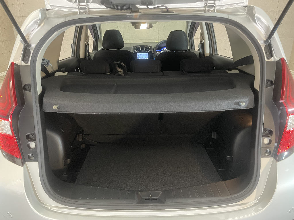 ニッサン ノート7枚目