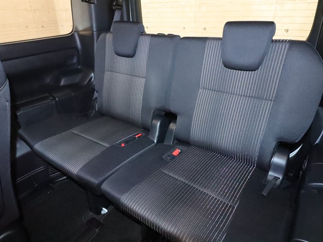 トヨタ ヴォクシー10枚目