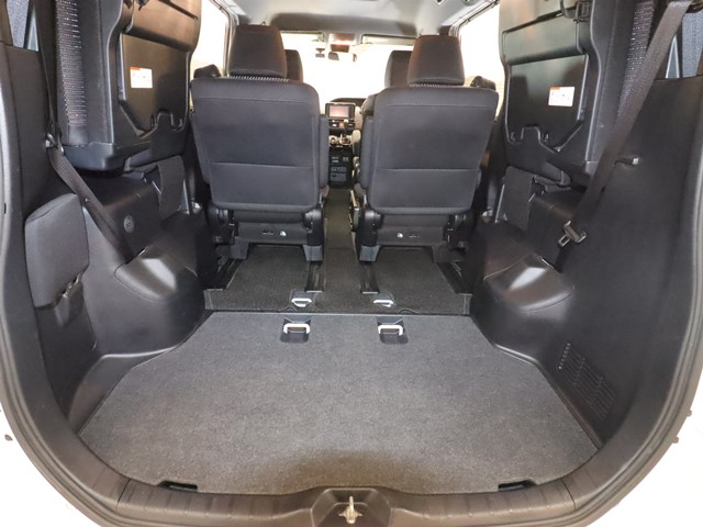 トヨタ ヴォクシー12枚目