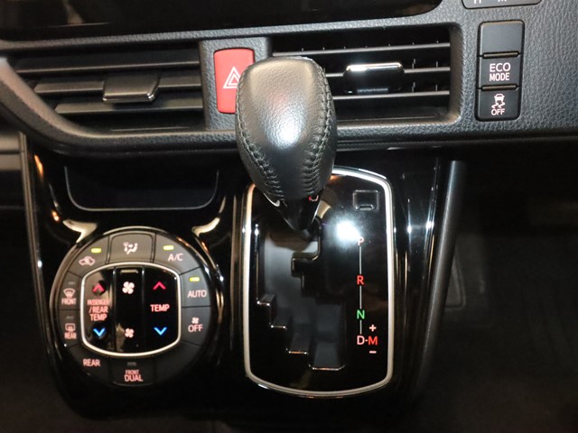 トヨタ ヴォクシー18枚目