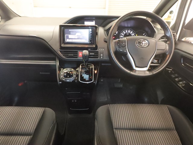 トヨタ ヴォクシー2枚目