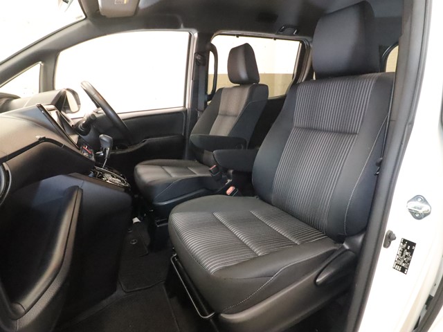 トヨタ ヴォクシー6枚目