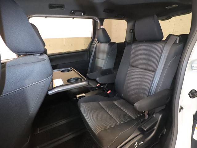 トヨタ ヴォクシー7枚目