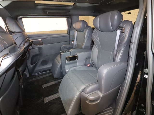 トヨタ ヴェルファイアハイブリッド10枚目