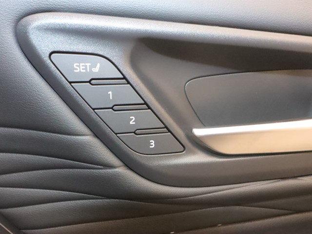 トヨタ ヴェルファイアハイブリッド4枚目