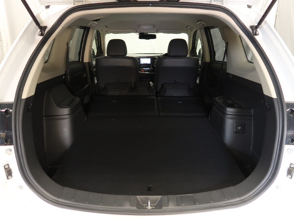 三菱 アウトランダーPHEV9枚目