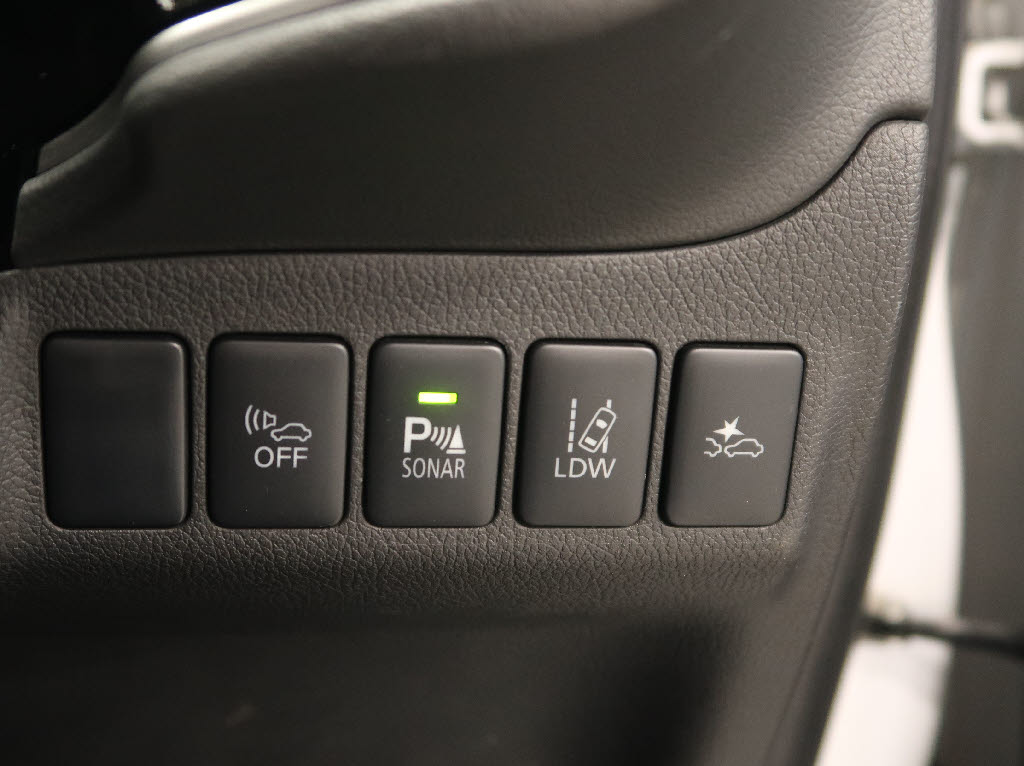 三菱 アウトランダーPHEV15枚目