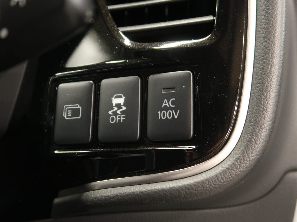 三菱 アウトランダーPHEV16枚目