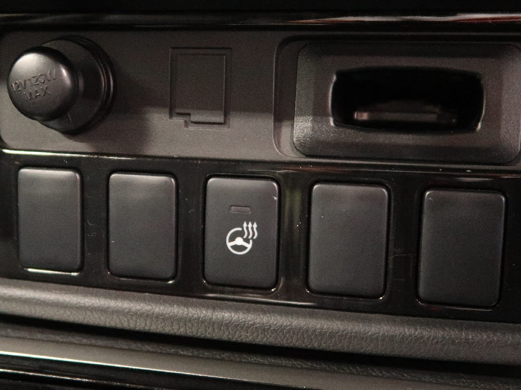 三菱 アウトランダーPHEV17枚目
