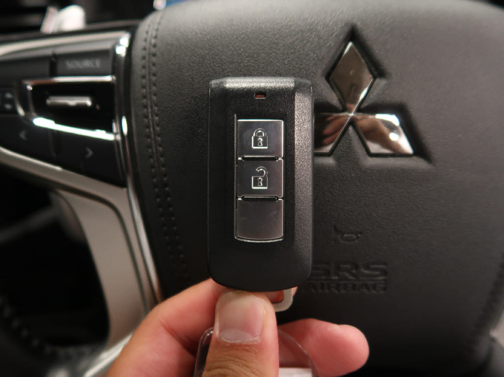 三菱 アウトランダーPHEV18枚目