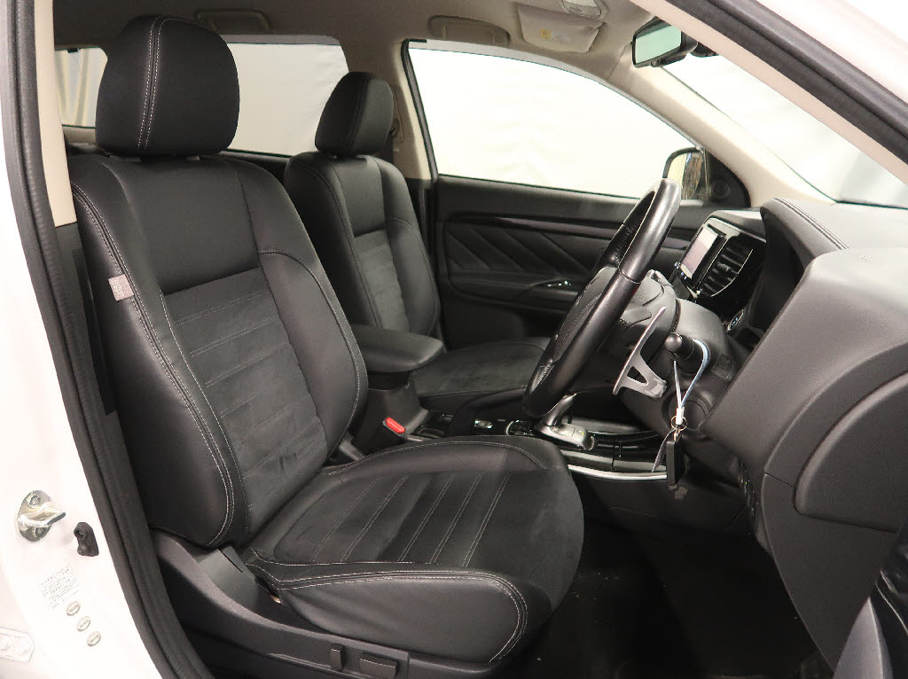 三菱 アウトランダーPHEV4枚目