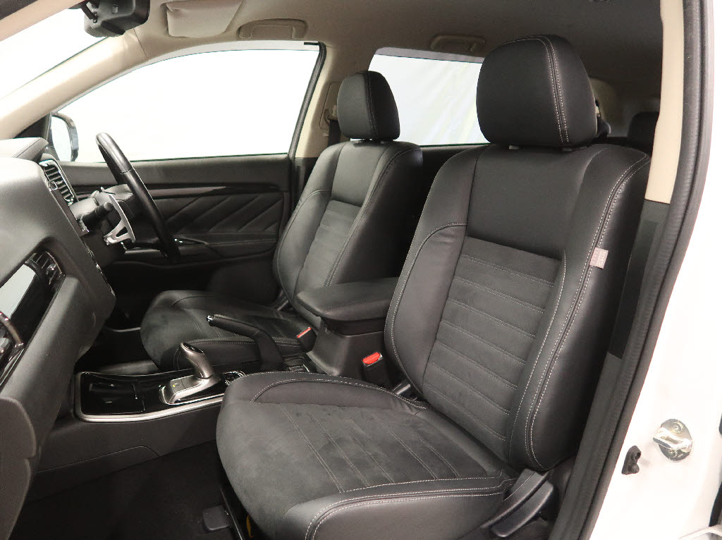 三菱 アウトランダーPHEV5枚目