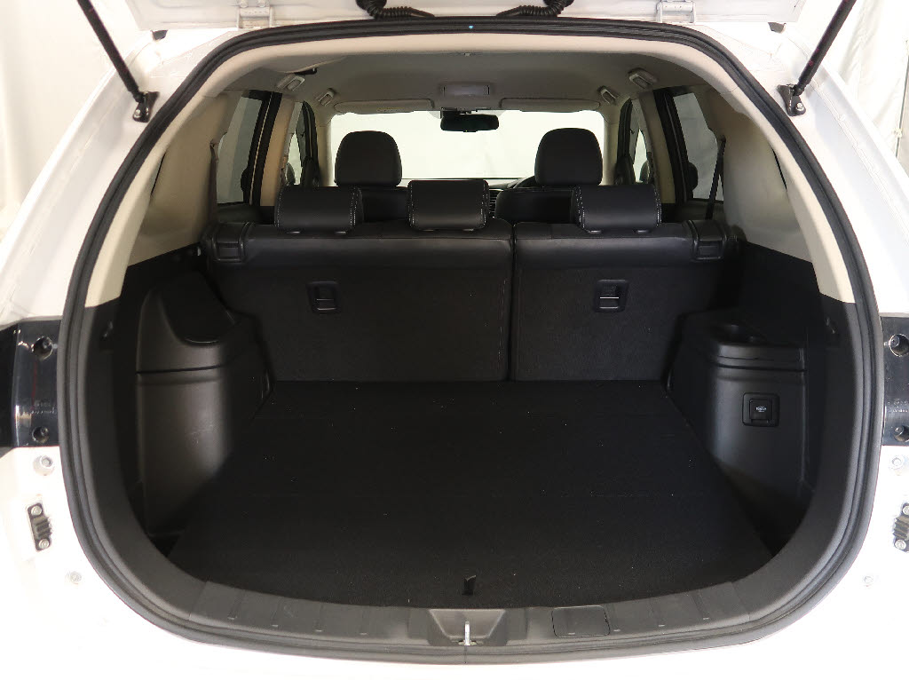 三菱 アウトランダーPHEV8枚目