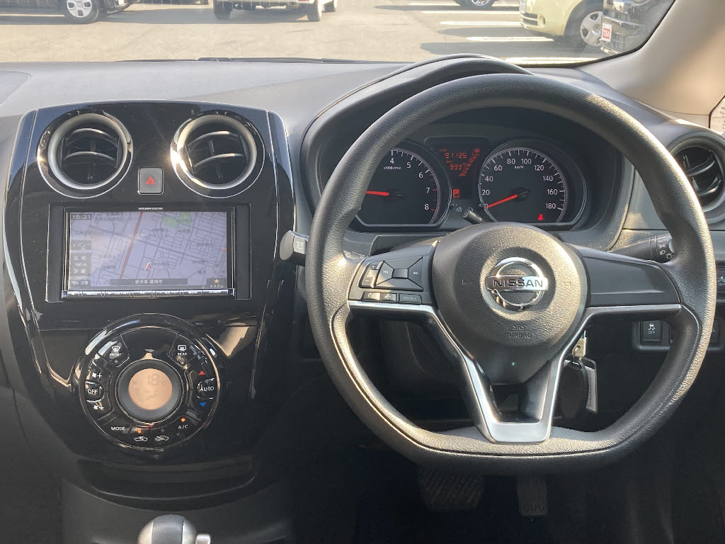 ニッサン ノート3枚目