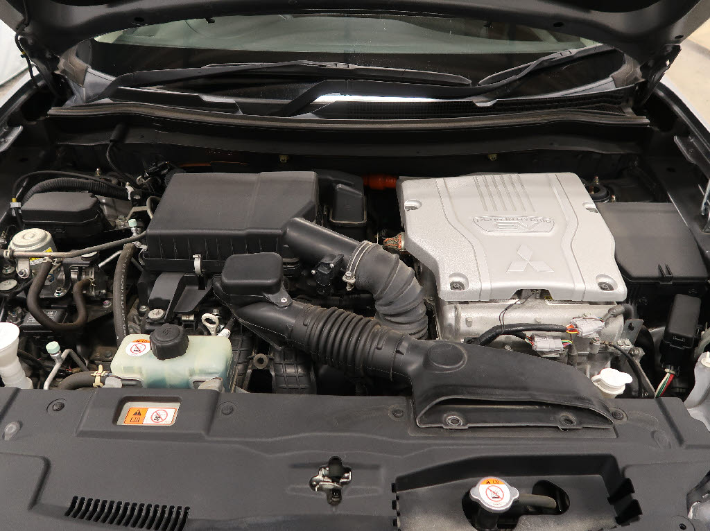 三菱 アウトランダーPHEV17枚目