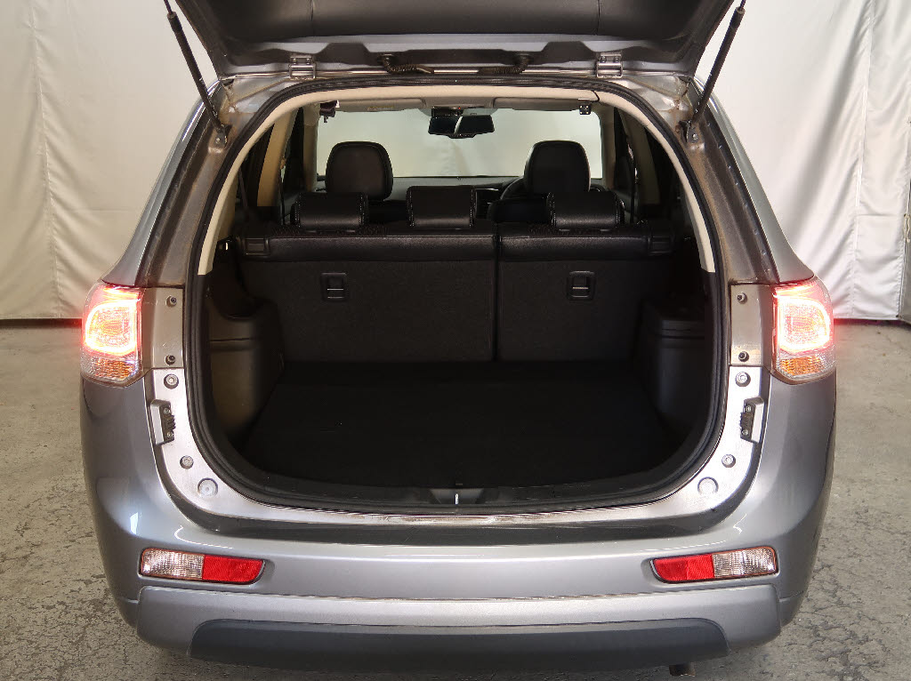 三菱 アウトランダーPHEV5枚目