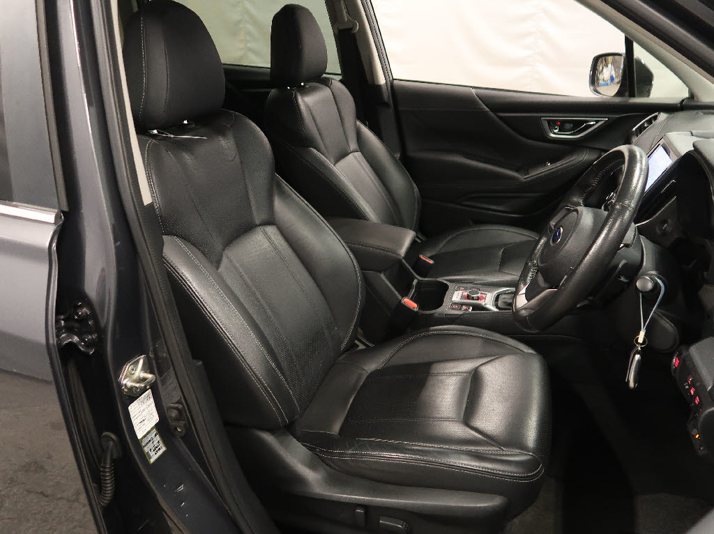 スバル フォレスター4枚目