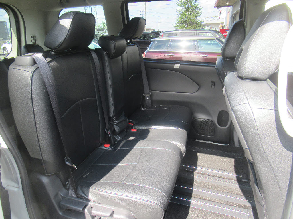 ニッサン セレナ9枚目