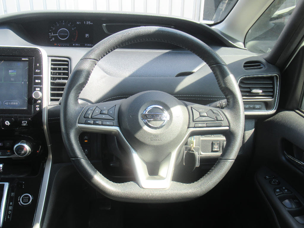 ニッサン セレナ11枚目