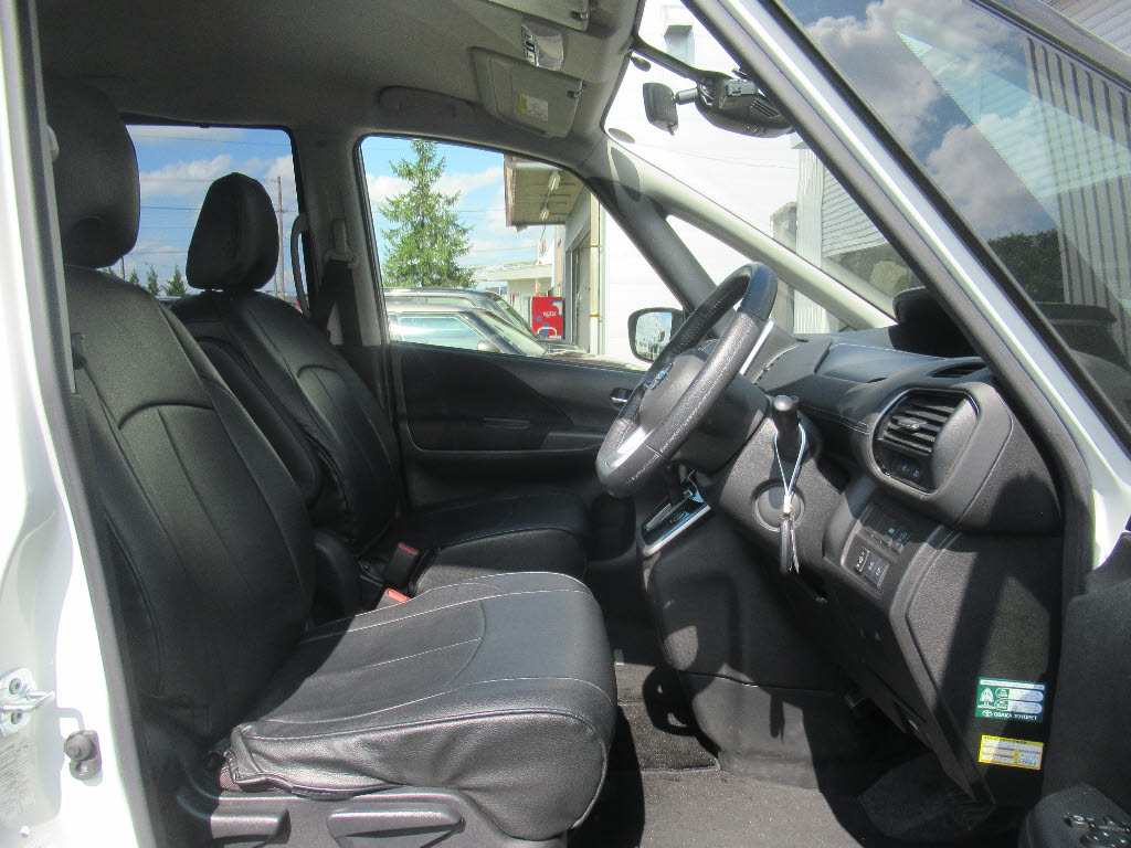 ニッサン セレナ8枚目