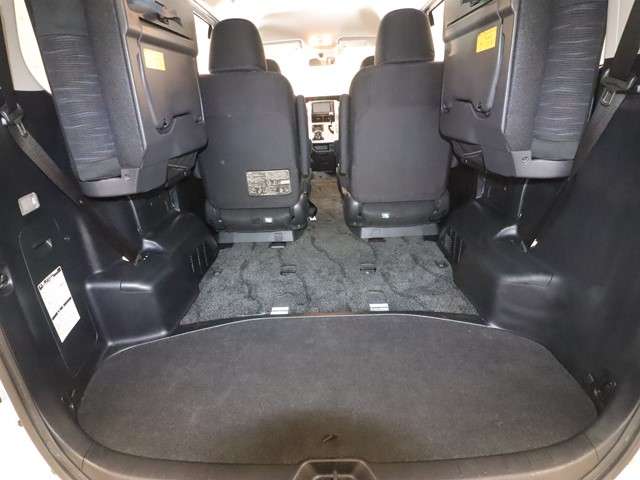 トヨタ ヴォクシー10枚目