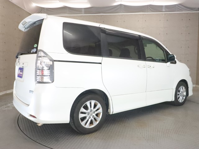 トヨタ ヴォクシー1枚目