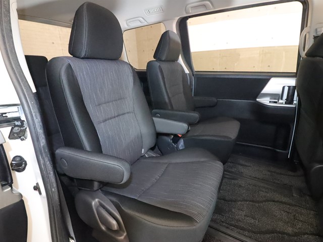 トヨタ ヴォクシー4枚目