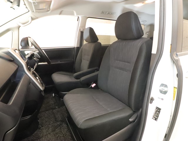 トヨタ ヴォクシー6枚目