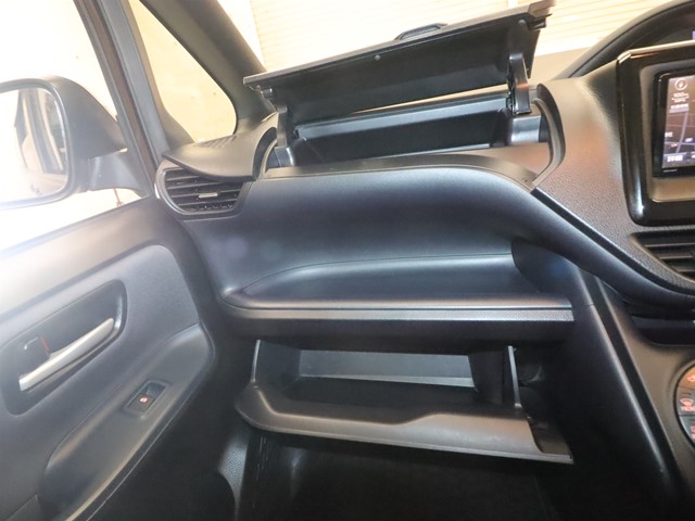 トヨタ ヴォクシー19枚目