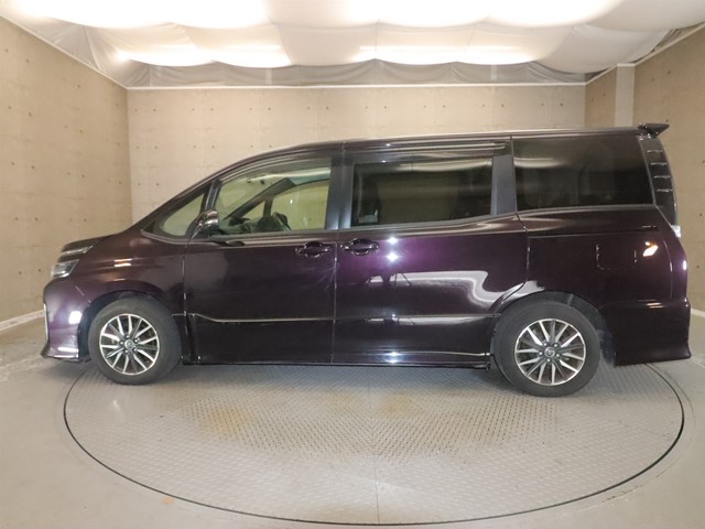 トヨタ ヴォクシー5枚目