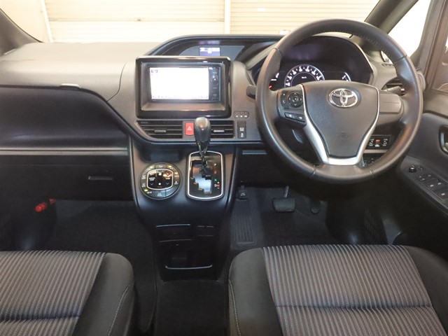 トヨタ ヴォクシー8枚目