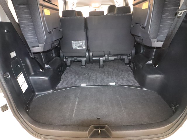 トヨタ ヴォクシー9枚目