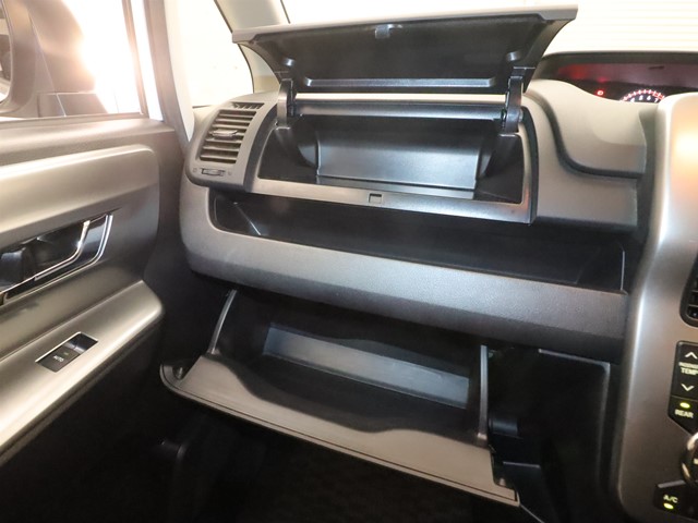 トヨタ ヴォクシー19枚目