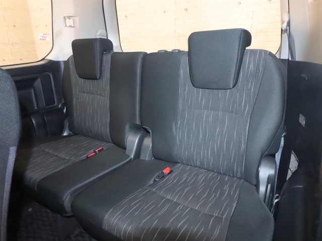 トヨタ ヴォクシー7枚目