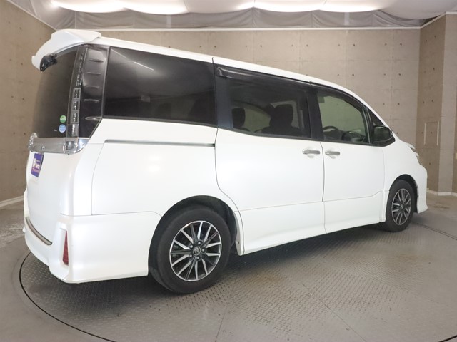 トヨタ ヴォクシー1枚目