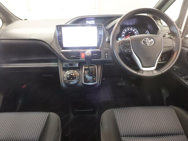 トヨタ ヴォクシー2枚目