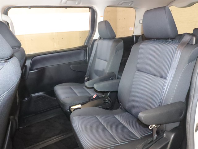 トヨタ ヴォクシー8枚目