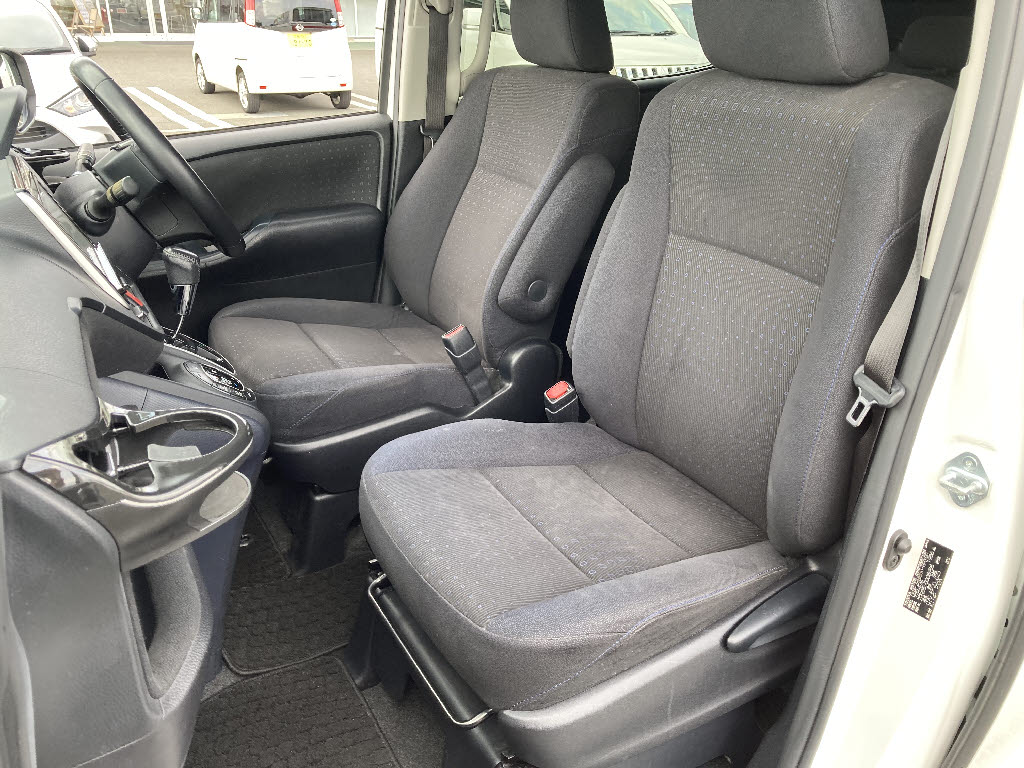 トヨタ ヴォクシー13枚目