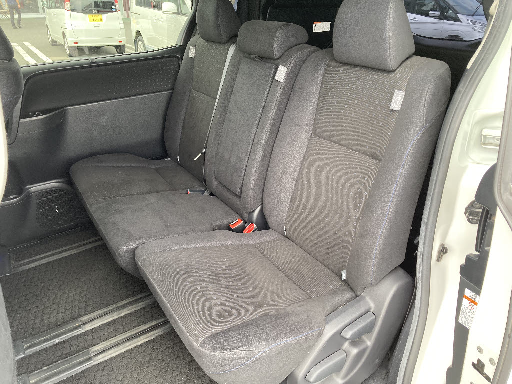 トヨタ ヴォクシー14枚目