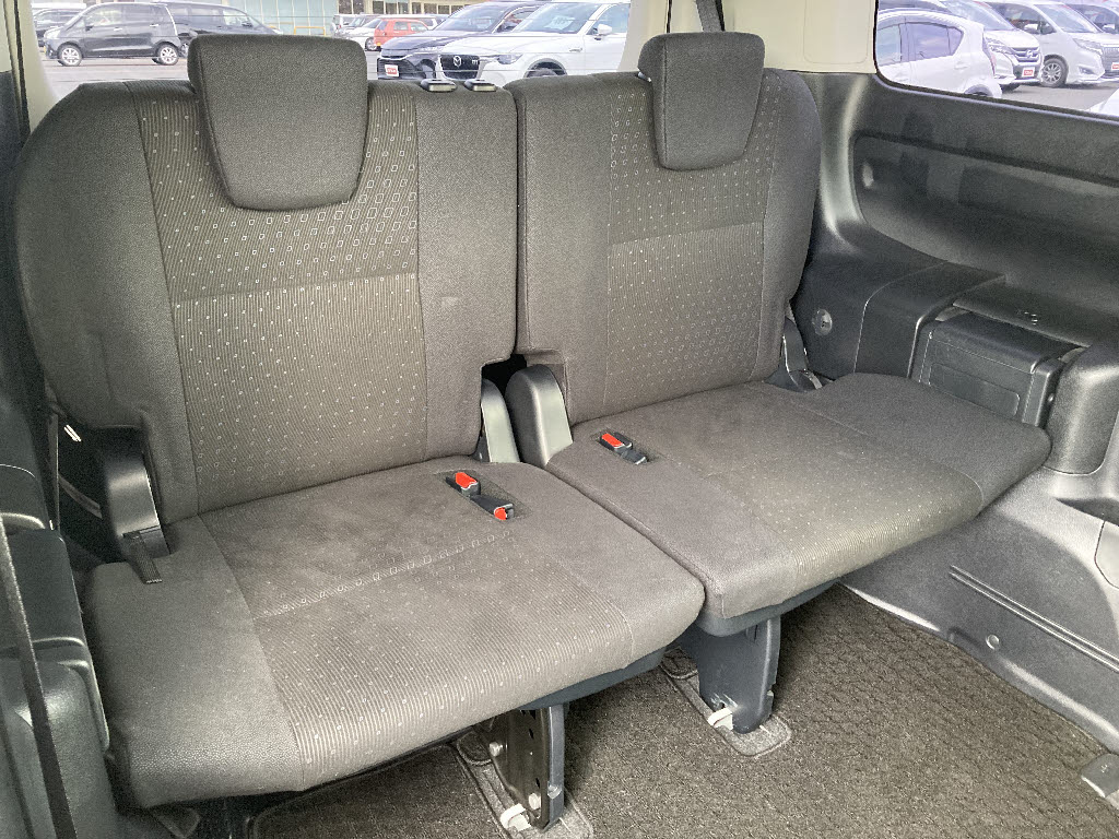 トヨタ ヴォクシー15枚目