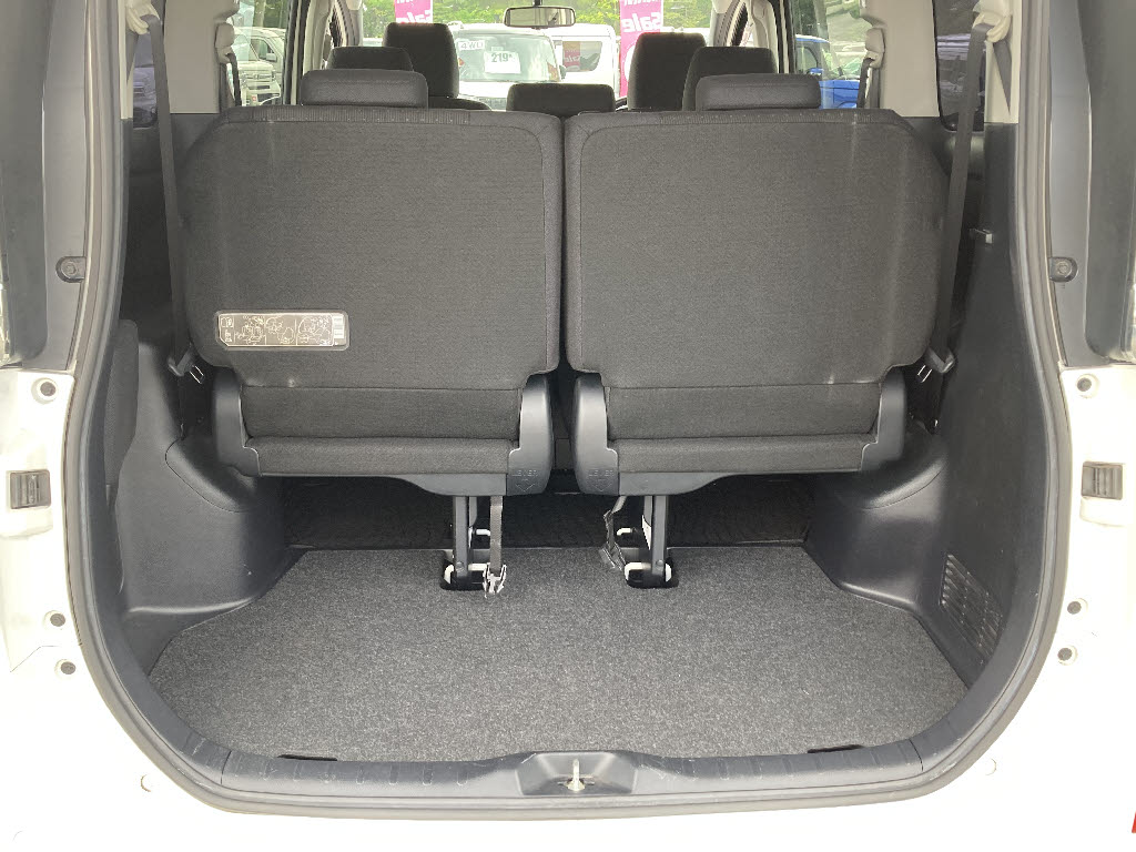 トヨタ ヴォクシー16枚目