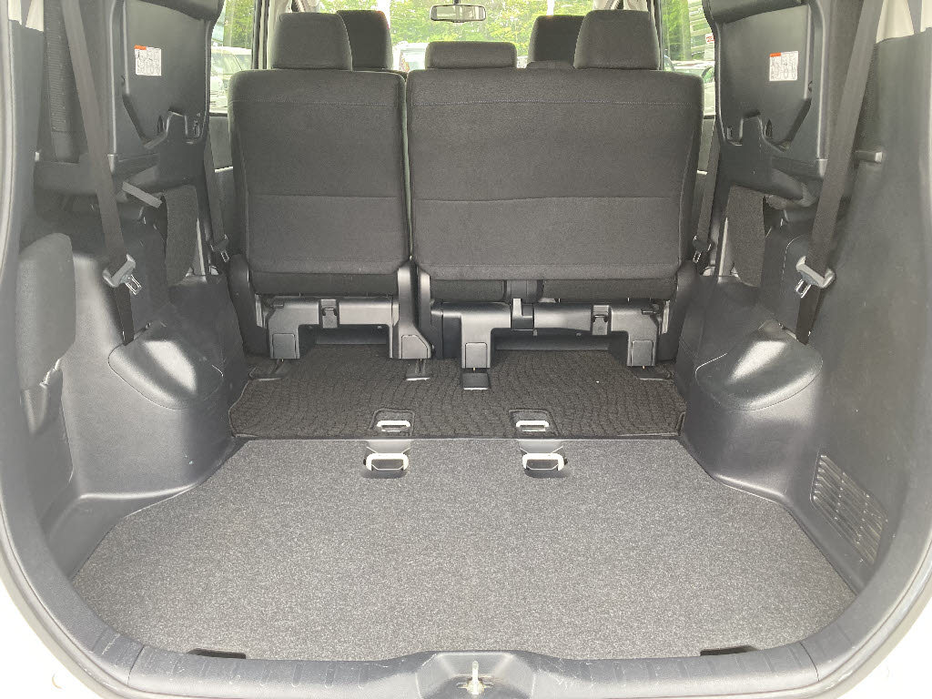 トヨタ ヴォクシー17枚目