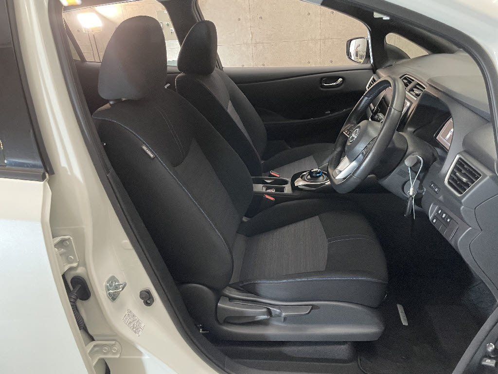 ニッサン リーフ3枚目