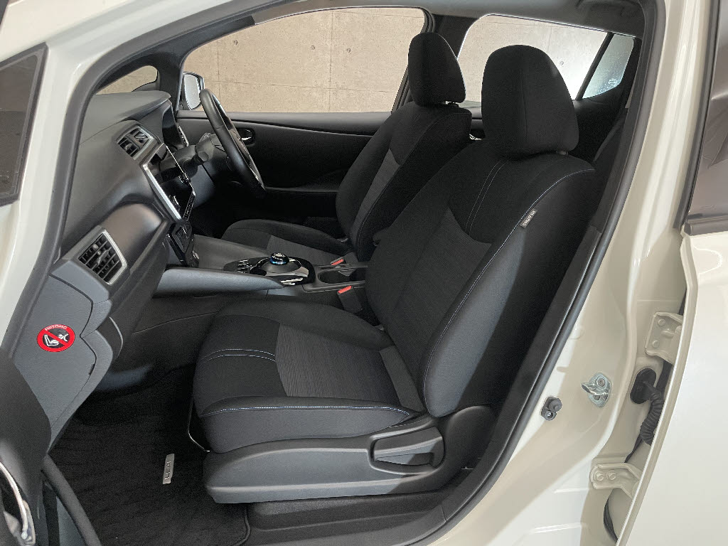 ニッサン リーフ5枚目