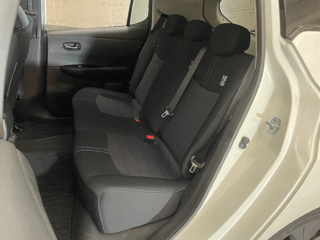 ニッサン リーフ6枚目