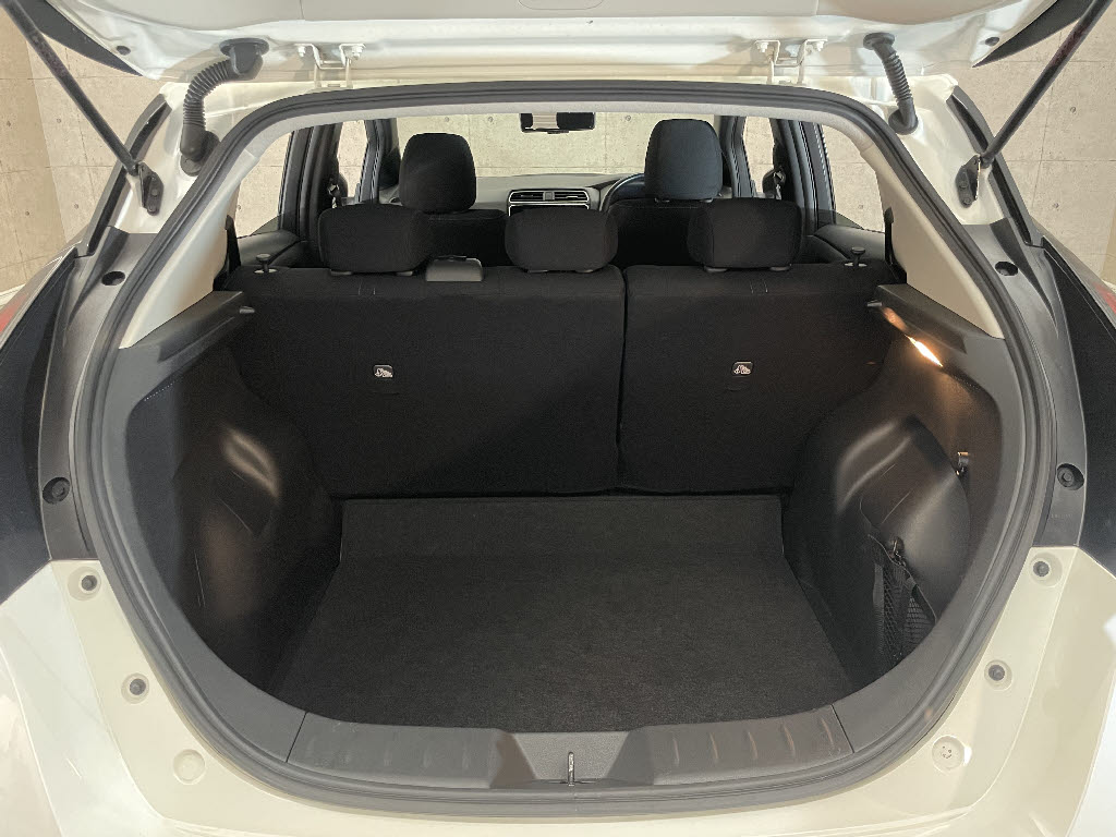 ニッサン リーフ7枚目