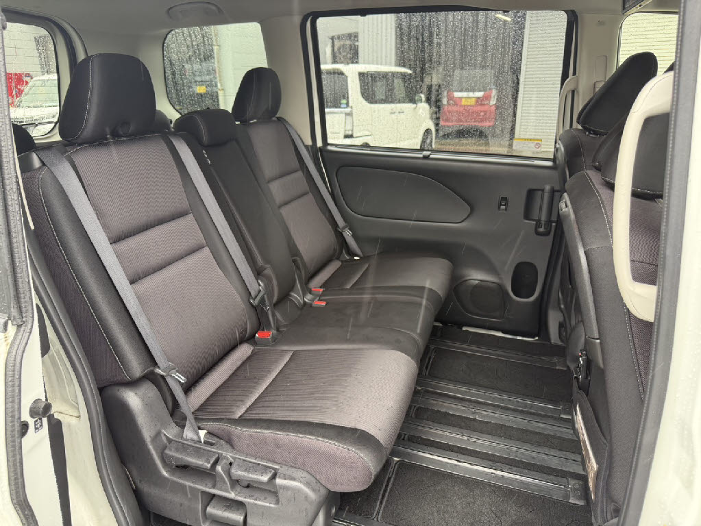 ニッサン セレナ9枚目