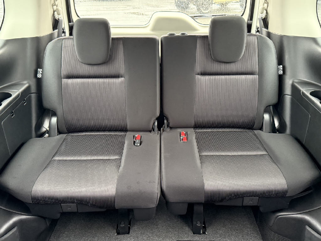 ニッサン セレナ10枚目