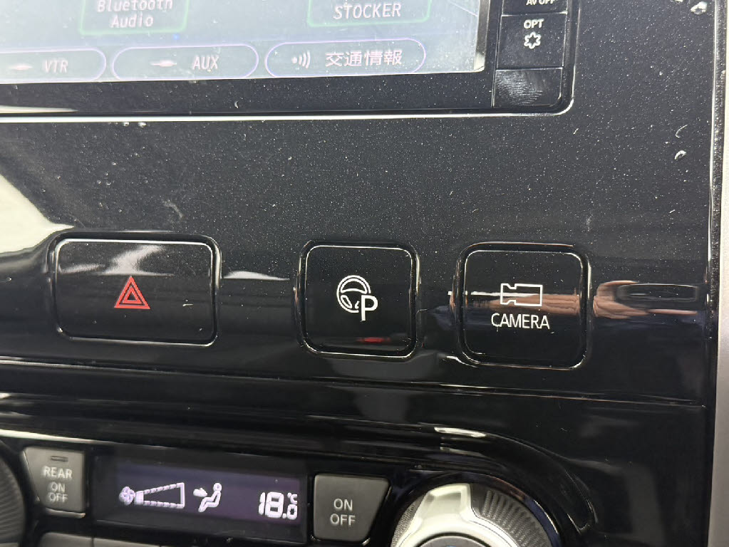 ニッサン セレナ4枚目